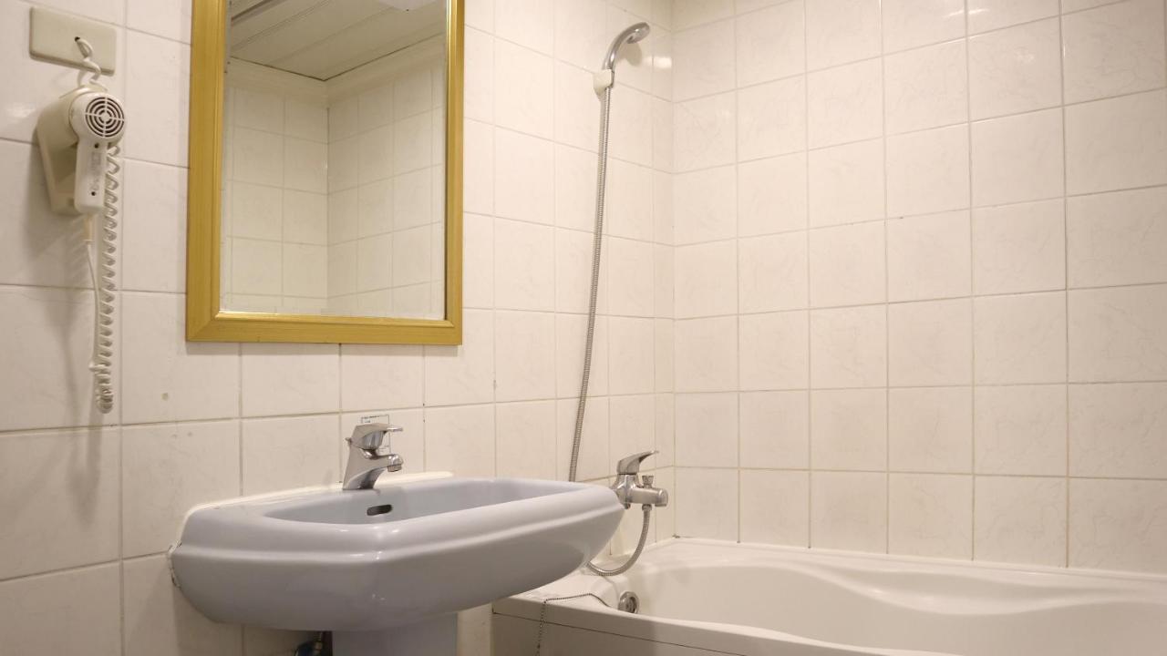 Ho Fong Business Stay Fengyuan Extérieur photo